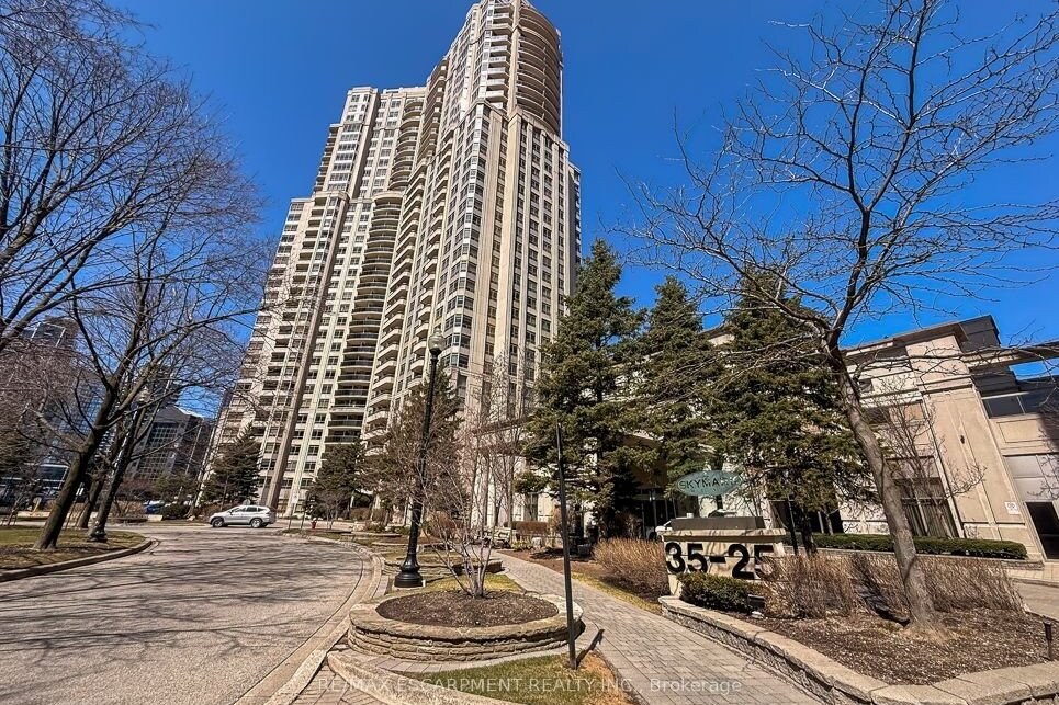 1812 - 35 Kingsbridge Garden Circle