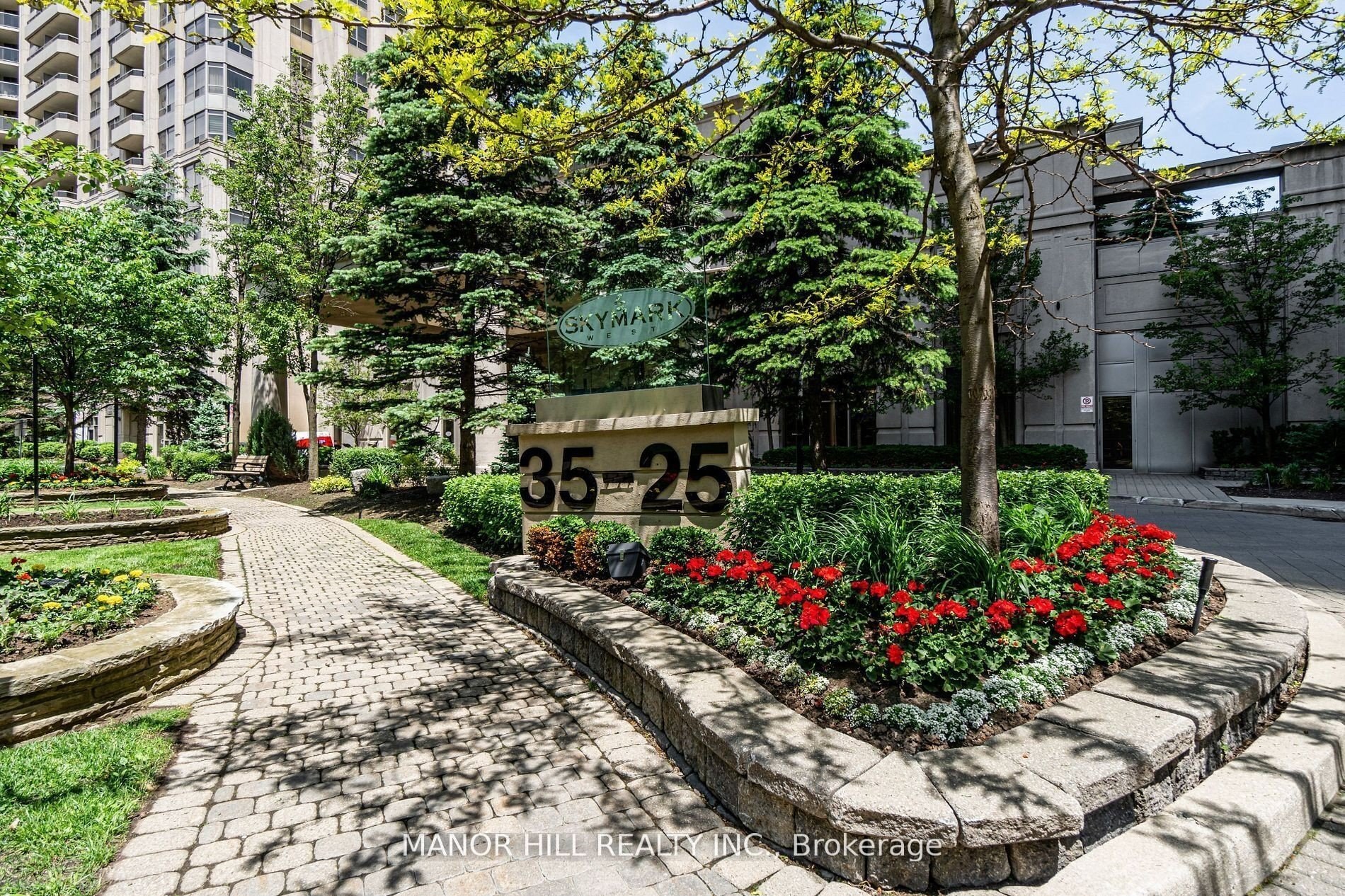 1812 - 35 Kingsbridge Garden Circle