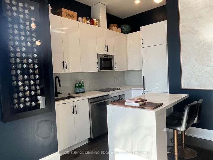 PH203 - 460 Adelaide Street E